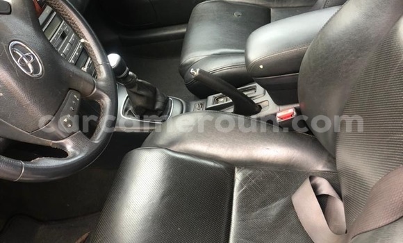 Sayi Na hannu Toyota Avensis Azurfa Mota in Yaounde a Babban Kamaru Sayi Na hannu Toyota Avensis Azurfa Mota in Yaounde a Babban Kamaru