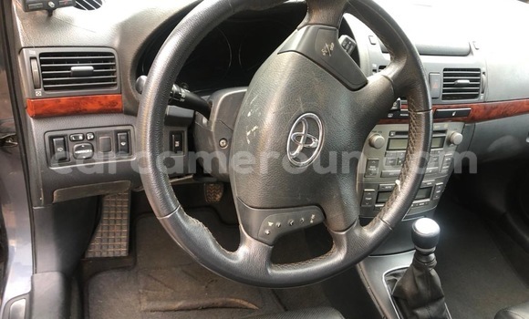 Sayi Na hannu Toyota Avensis Azurfa Mota in Yaounde a Babban Kamaru Sayi Na hannu Toyota Avensis Azurfa Mota in Yaounde a Babban Kamaru