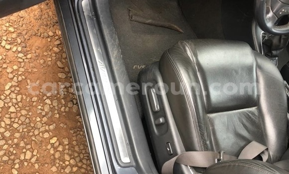 Sayi Na hannu Toyota Avensis Azurfa Mota in Yaounde a Babban Kamaru Sayi Na hannu Toyota Avensis Azurfa Mota in Yaounde a Babban Kamaru