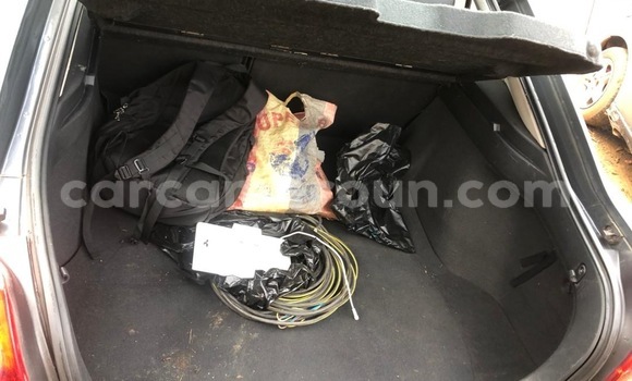 Sayi Na hannu Toyota Avensis Azurfa Mota in Yaounde a Babban Kamaru Sayi Na hannu Toyota Avensis Azurfa Mota in Yaounde a Babban Kamaru