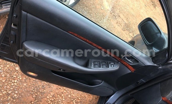 Sayi Na hannu Toyota Avensis Azurfa Mota in Yaounde a Babban Kamaru Sayi Na hannu Toyota Avensis Azurfa Mota in Yaounde a Babban Kamaru
