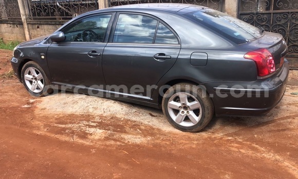 Sayi Na hannu Toyota Avensis Azurfa Mota in Yaounde a Babban Kamaru Sayi Na hannu Toyota Avensis Azurfa Mota in Yaounde a Babban Kamaru