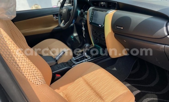 Sayi Sabo Toyota Fortuner M Mota in Douala a Ƙasar Kamaru Sayi Sabo Toyota Fortuner M Mota in Douala a Ƙasar Kamaru