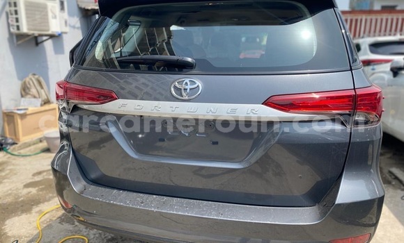 Sayi Sabo Toyota Fortuner M Mota in Douala a Ƙasar Kamaru Sayi Sabo Toyota Fortuner M Mota in Douala a Ƙasar Kamaru