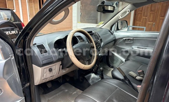 Sayi Na hannu Toyota Hiluxe VIGO Black Mota in Yaounde a Babban Kamaru Sayi Na hannu Toyota Hiluxe VIGO Black Mota in Yaounde a Babban Kamaru