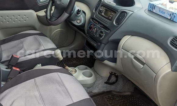 Sayi Na hannu Toyota Yaris Verso Azurfa Mota in Yaounde a Babban Kamaru Sayi Na hannu Toyota Yaris Verso Azurfa Mota in Yaounde a Babban Kamaru