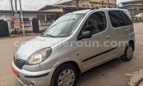 Sayi Na hannu Toyota Yaris Verso Azurfa Mota in Yaounde a Babban Kamaru Sayi Na hannu Toyota Yaris Verso Azurfa Mota in Yaounde a Babban Kamaru