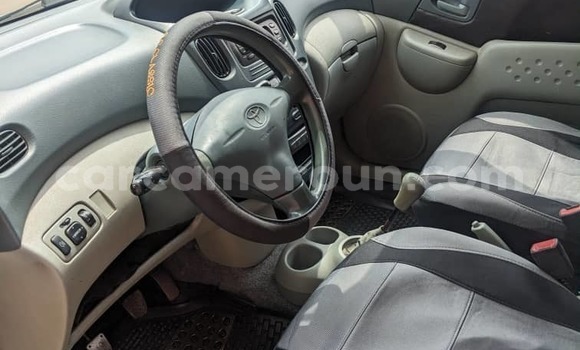 Sayi Na hannu Toyota Yaris Verso Azurfa Mota in Yaounde a Babban Kamaru Sayi Na hannu Toyota Yaris Verso Azurfa Mota in Yaounde a Babban Kamaru