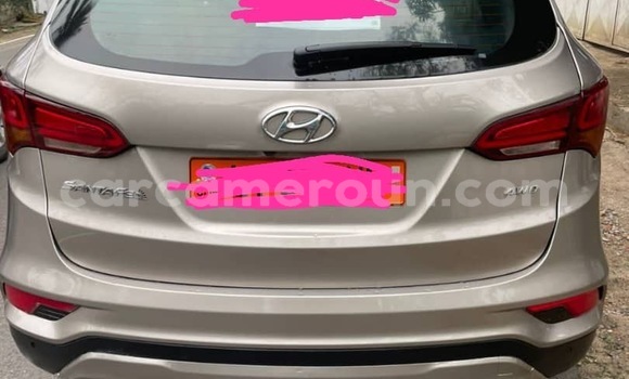 Sayi Na hannu Hyundai Santa Fe Azurfa Mota in Douala a Ƙasar Kamaru Sayi Na hannu Hyundai Santa Fe Azurfa Mota in Douala a Ƙasar Kamaru
