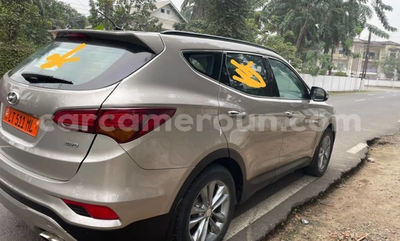 Sayi Na hannu Hyundai Santa Fe Azurfa Mota in Douala a Ƙasar Kamaru Sayi Na hannu Hyundai Santa Fe Azurfa Mota in Douala a Ƙasar Kamaru