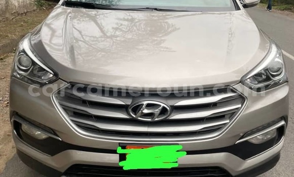 Sayi Na hannu Hyundai Santa Fe Azurfa Mota in Douala a Ƙasar Kamaru Sayi Na hannu Hyundai Santa Fe Azurfa Mota in Douala a Ƙasar Kamaru