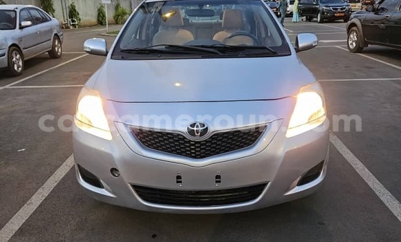 Sayi Na hannu Toyota Yaris Azurfa Mota in Yaounde a Babban Kamaru