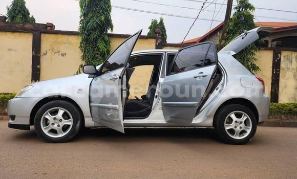 Sayi Na hannu Toyota Corolla Sauran Mota in Yaounde a Babban Kamaru Sayi Na hannu Toyota Corolla Sauran Mota in Yaounde a Babban Kamaru