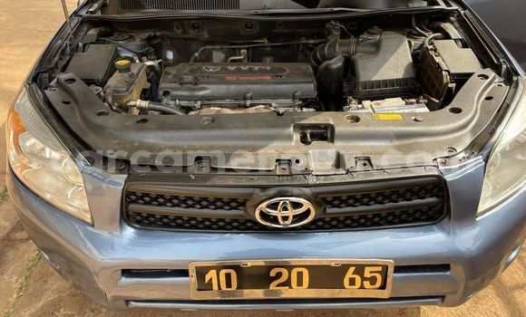 Sayi Na hannu Toyota RAV4 Blue Mota in Yaounde a Babban Kamaru Sayi Na hannu Toyota RAV4 Blue Mota in Yaounde a Babban Kamaru