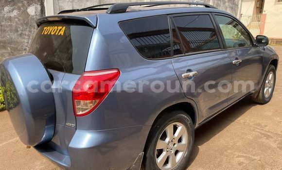 Sayi Na hannu Toyota RAV4 Blue Mota in Yaounde a Babban Kamaru Sayi Na hannu Toyota RAV4 Blue Mota in Yaounde a Babban Kamaru