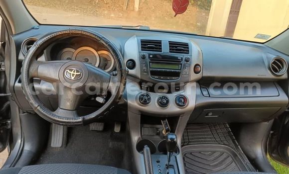 Sayi Na hannu Toyota RAV4 Blue Mota in Yaounde a Babban Kamaru Sayi Na hannu Toyota RAV4 Blue Mota in Yaounde a Babban Kamaru