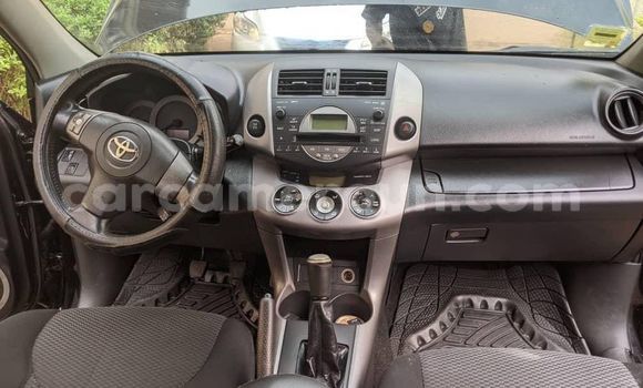 Sayi Na hannu Toyota RAV4 Black Mota in Yaounde a Babban Kamaru Sayi Na hannu Toyota RAV4 Black Mota in Yaounde a Babban Kamaru