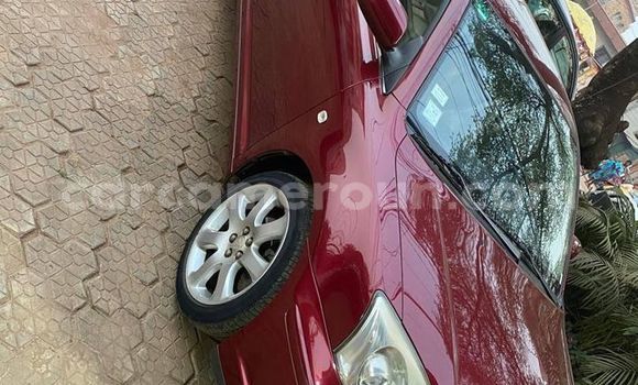 Sayi Na hannu Toyota Avensis Red Mota in Yaounde a Babban Kamaru