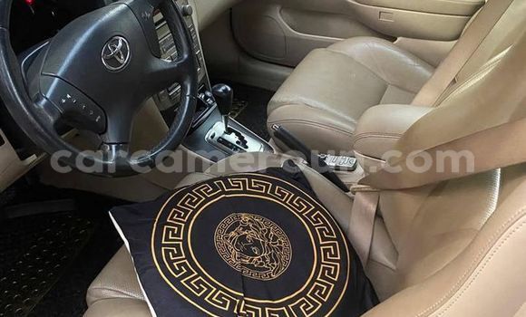 Sayi Na hannu Toyota Avensis Red Mota in Yaounde a Babban Kamaru Sayi Na hannu Toyota Avensis Red Mota in Yaounde a Babban Kamaru