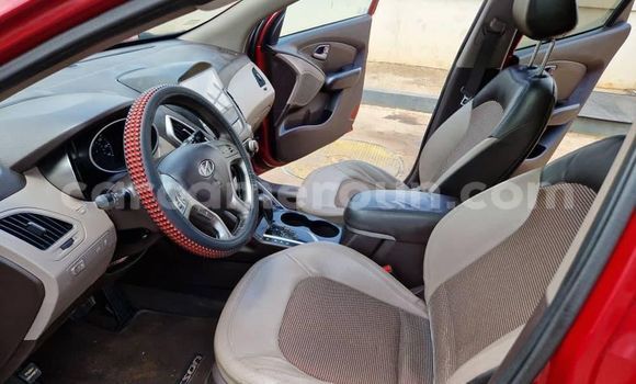 Sayi Na hannu Hyundai Tucson Red Mota in Yaounde a Babban Kamaru Sayi Na hannu Hyundai Tucson Red Mota in Yaounde a Babban Kamaru