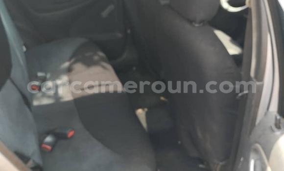 Sayi Na hannu Toyota Yaris Azurfa Mota in Yaounde a Babban Kamaru Sayi Na hannu Toyota Yaris Azurfa Mota in Yaounde a Babban Kamaru
