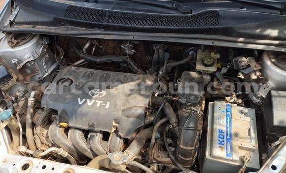 Sayi Na hannu Toyota Yaris Azurfa Mota in Yaounde a Babban Kamaru Sayi Na hannu Toyota Yaris Azurfa Mota in Yaounde a Babban Kamaru