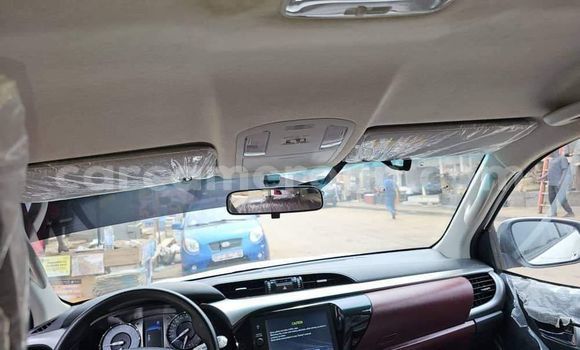 Sayi Na hannu Toyota Hilux White Mota in Yaounde a Babban Kamaru