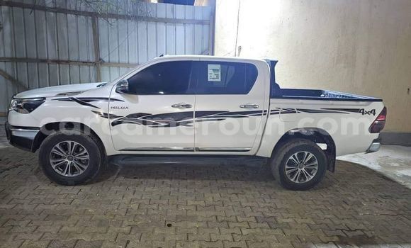 Acheter Occasion Voiture Toyota Hilux Blanc à Yaoundé, Central Cameroon Acheter Occasion Voiture Toyota Hilux Blanc à Yaoundé, Central Cameroon