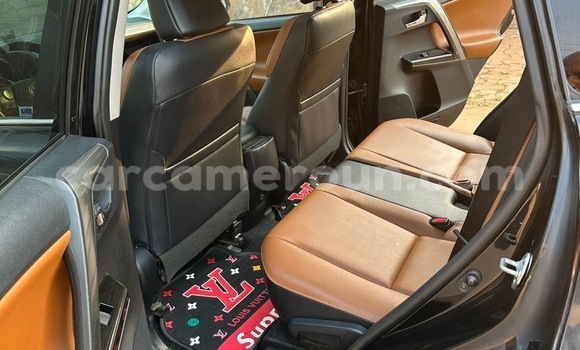 Acheter Occasion Voiture Toyota RAV4 Noir à Yaoundé, Central Cameroon Acheter Occasion Voiture Toyota RAV4 Noir à Yaoundé, Central Cameroon