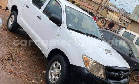 Sayi Na hannu Toyota Pickup White Mota in Yaounde a Babban Kamaru