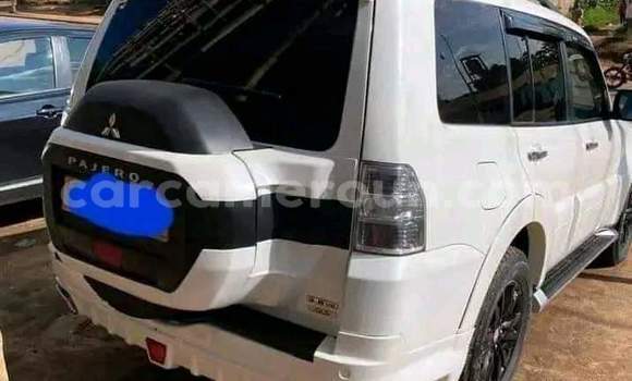 Acheter Occasion Voiture Mitsubishi Pajero Blanc à Yaoundé, Central Cameroon Acheter Occasion Voiture Mitsubishi Pajero Blanc à Yaoundé, Central Cameroon