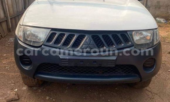 Sayi Na hannu Mitsubishi L200 White Mota in Yaounde a Babban Kamaru