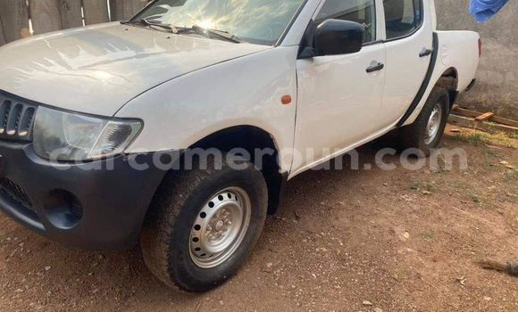 Acheter Occasion Voiture Mitsubishi L200 Blanc à Yaoundé, Central Cameroon Acheter Occasion Voiture Mitsubishi L200 Blanc à Yaoundé, Central Cameroon