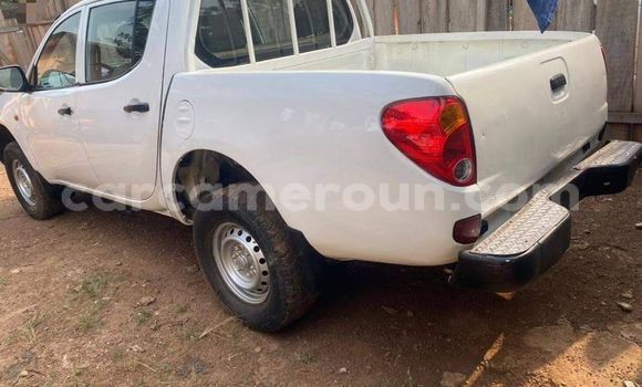 Acheter Occasion Voiture Mitsubishi L200 Blanc à Yaoundé, Central Cameroon Acheter Occasion Voiture Mitsubishi L200 Blanc à Yaoundé, Central Cameroon