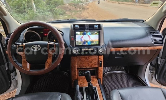 Acheter Occasion Voiture Toyota Land Cruiser Prado Blanc à Yaoundé, Central Cameroon Acheter Occasion Voiture Toyota Land Cruiser Prado Blanc à Yaoundé, Central Cameroon