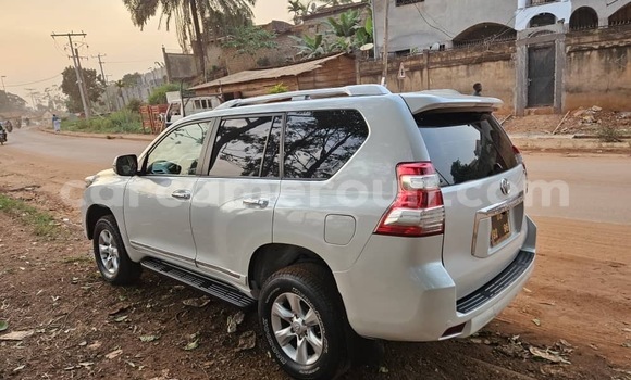Acheter Occasion Voiture Toyota Land Cruiser Prado Blanc à Yaoundé, Central Cameroon Acheter Occasion Voiture Toyota Land Cruiser Prado Blanc à Yaoundé, Central Cameroon