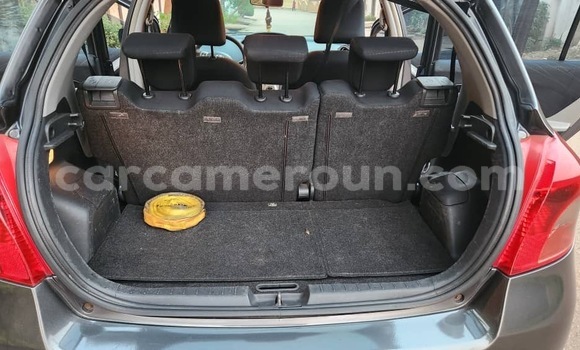 Sayi Na hannu Toyota Yaris Sauran Mota in Yaounde a Babban Kamaru Sayi Na hannu Toyota Yaris Sauran Mota in Yaounde a Babban Kamaru