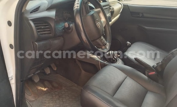 Acheter Occasion Voiture Toyota Hiluxe VIGO Blanc à Yaoundé, Central Cameroon Acheter Occasion Voiture Toyota Hiluxe VIGO Blanc à Yaoundé, Central Cameroon