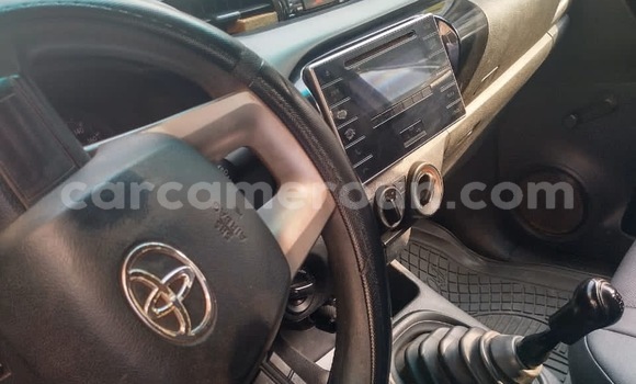 Acheter Occasion Voiture Toyota Hiluxe VIGO Blanc à Yaoundé, Central Cameroon Acheter Occasion Voiture Toyota Hiluxe VIGO Blanc à Yaoundé, Central Cameroon