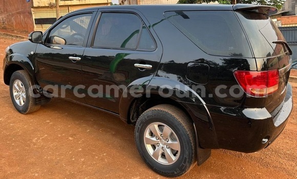 Sayi Na hannu Toyota Fortuner Black Mota in Yaounde a Babban Kamaru Sayi Na hannu Toyota Fortuner Black Mota in Yaounde a Babban Kamaru
