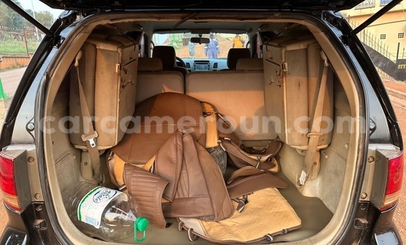 Sayi Na hannu Toyota Fortuner Black Mota in Yaounde a Babban Kamaru Sayi Na hannu Toyota Fortuner Black Mota in Yaounde a Babban Kamaru