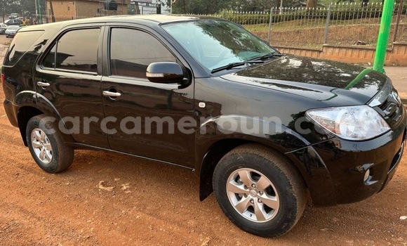 Sayi Na hannu Toyota Fortuner Black Mota in Yaounde a Babban Kamaru Sayi Na hannu Toyota Fortuner Black Mota in Yaounde a Babban Kamaru