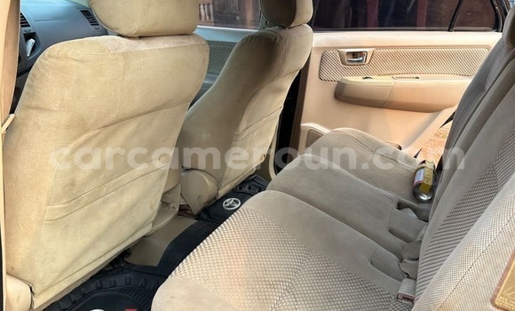 Sayi Na hannu Toyota Fortuner Black Mota in Yaounde a Babban Kamaru Sayi Na hannu Toyota Fortuner Black Mota in Yaounde a Babban Kamaru