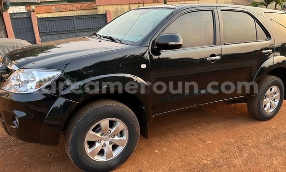 Sayi Na hannu Toyota Fortuner Black Mota in Yaounde a Babban Kamaru Sayi Na hannu Toyota Fortuner Black Mota in Yaounde a Babban Kamaru