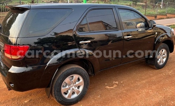 Sayi Na hannu Toyota Fortuner Black Mota in Yaounde a Babban Kamaru Sayi Na hannu Toyota Fortuner Black Mota in Yaounde a Babban Kamaru