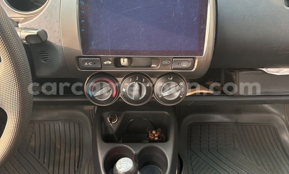 Sayi Na hannu Honda Jazz Red Mota in Yaounde a Babban Kamaru Sayi Na hannu Honda Jazz Red Mota in Yaounde a Babban Kamaru