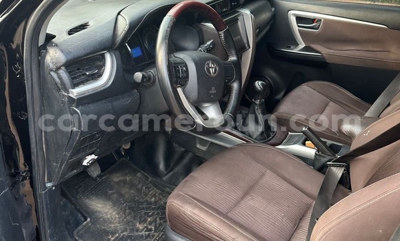 Sayi Na hannu Toyota Fortuner Black Mota in Yaounde a Babban Kamaru Sayi Na hannu Toyota Fortuner Black Mota in Yaounde a Babban Kamaru