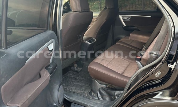 Sayi Na hannu Toyota Fortuner Black Mota in Yaounde a Babban Kamaru Sayi Na hannu Toyota Fortuner Black Mota in Yaounde a Babban Kamaru