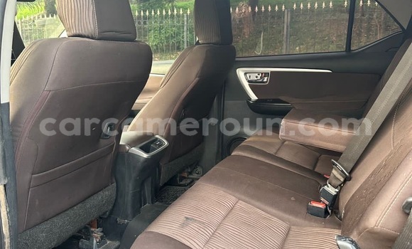 Sayi Na hannu Toyota Fortuner Black Mota in Yaounde a Babban Kamaru Sayi Na hannu Toyota Fortuner Black Mota in Yaounde a Babban Kamaru