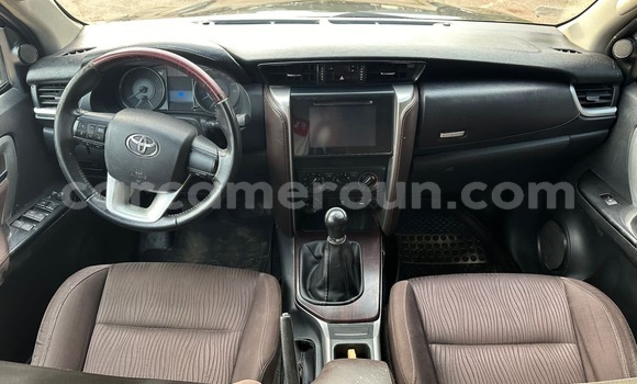 Sayi Na hannu Toyota Fortuner Black Mota in Yaounde a Babban Kamaru Sayi Na hannu Toyota Fortuner Black Mota in Yaounde a Babban Kamaru